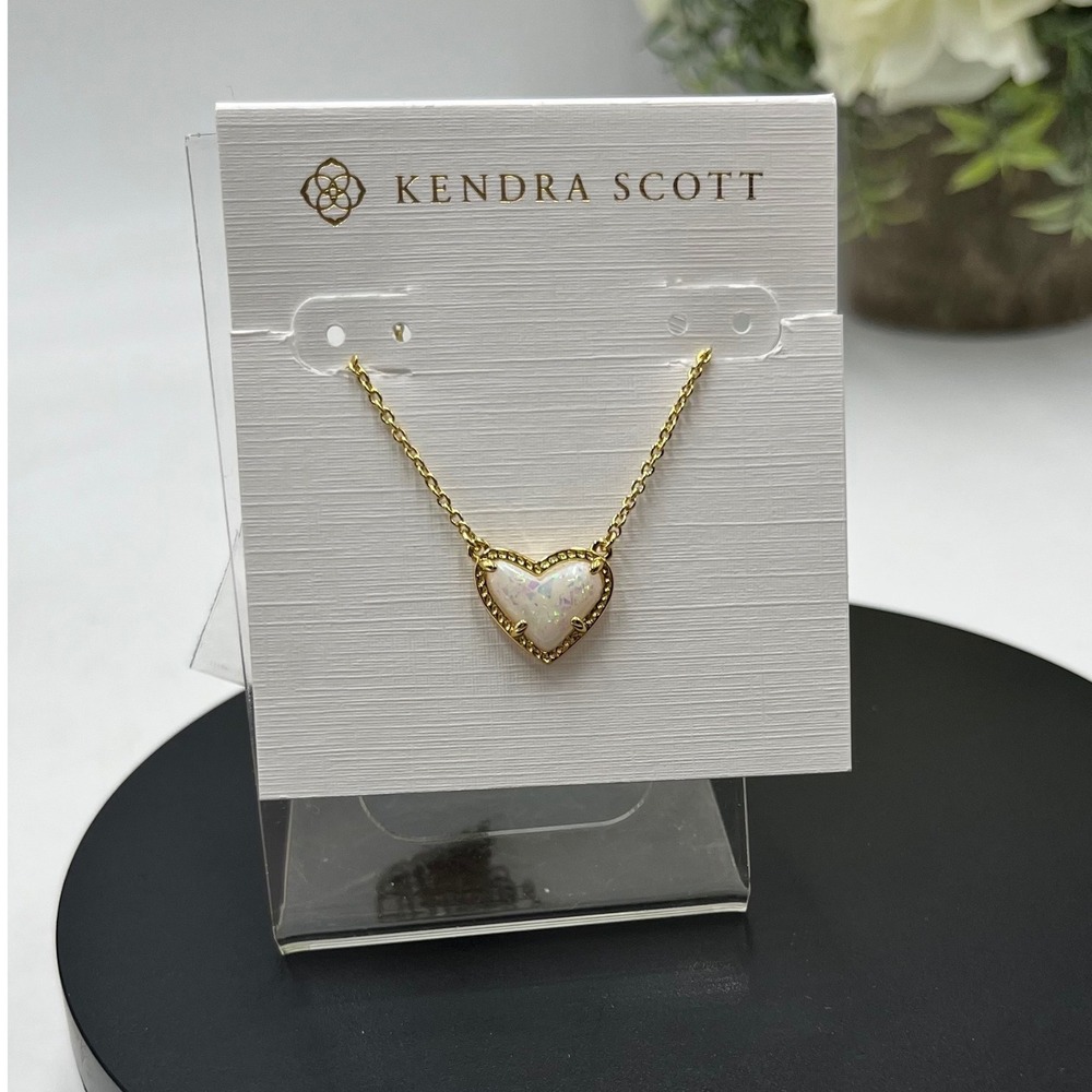 Kendra Scotti Ari‎ Heart Gold Pendant Necklace WHITE Kyocera
Opal New